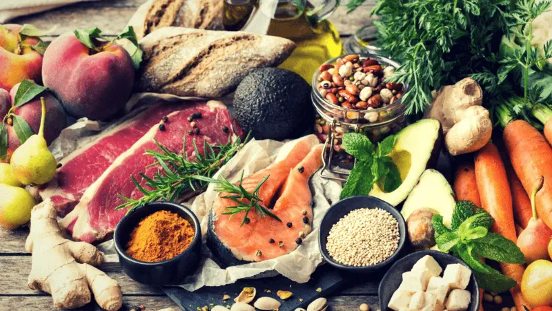 Eén Maaltijd Per Dag Dieet (OMAD): Gezond of Totaal Niet? Onbewerkte en natuurlijke voeding op tafel
